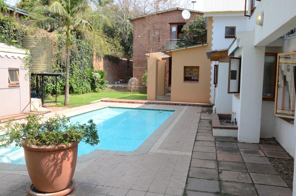 Bed & Breakfast In Hatfield Pretoria Exterior photo